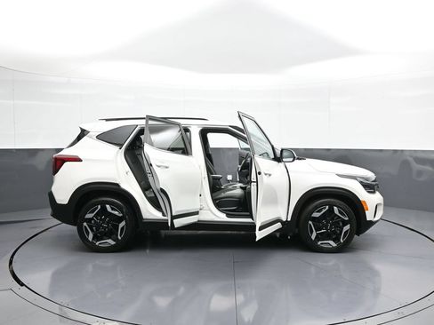 Certified 2024 Kia Seltos SX w/ SX Sunroof Package AWD/4WD image 43