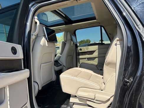 Used 2019 Lincoln Navigator L Reserve image 4