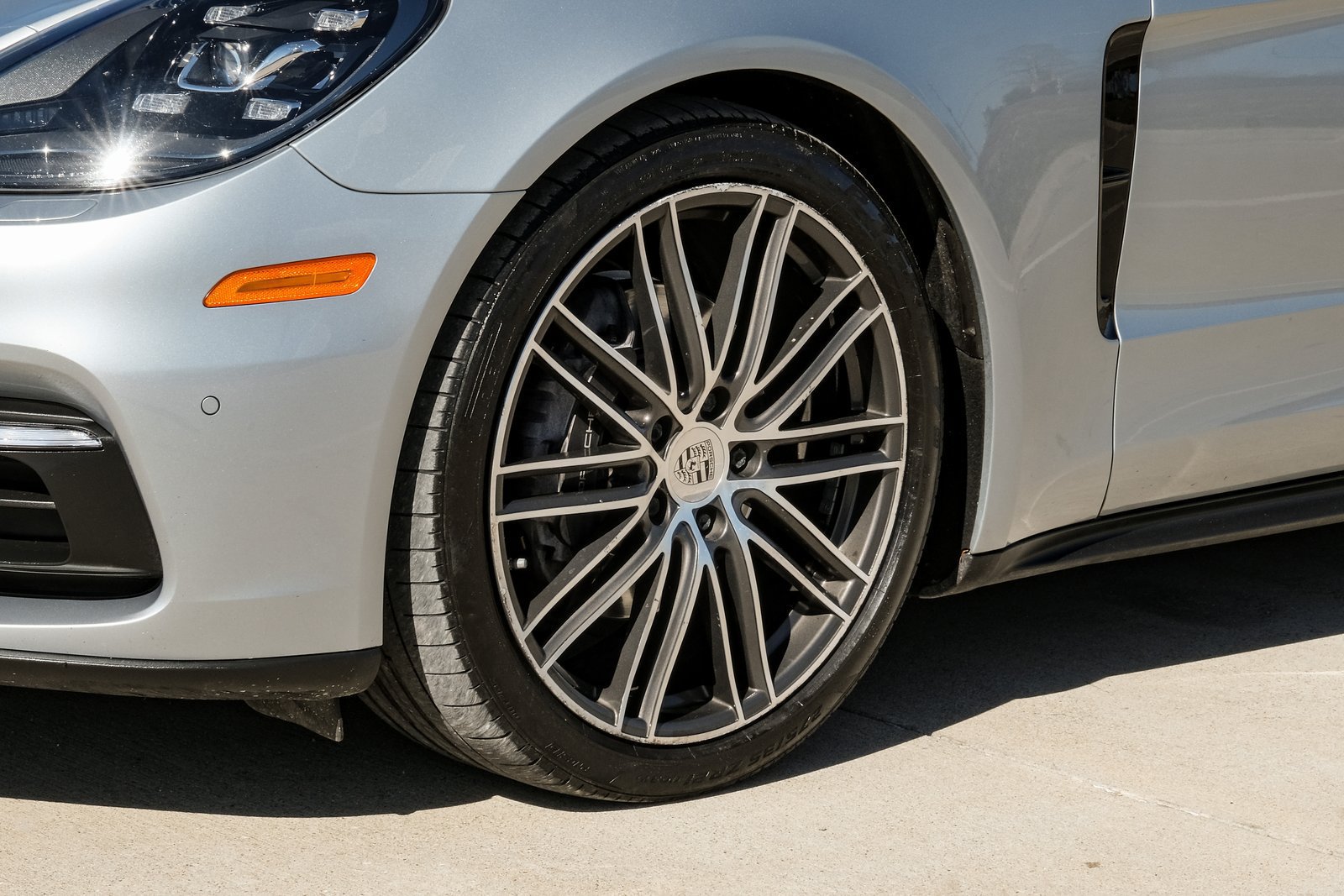 Used 2018 Porsche Panamera 4 AWD/4WD image 50