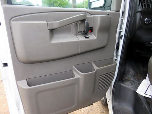 Used 2019 GMC Savana 2500 w/ Driver Convenience Package image 17