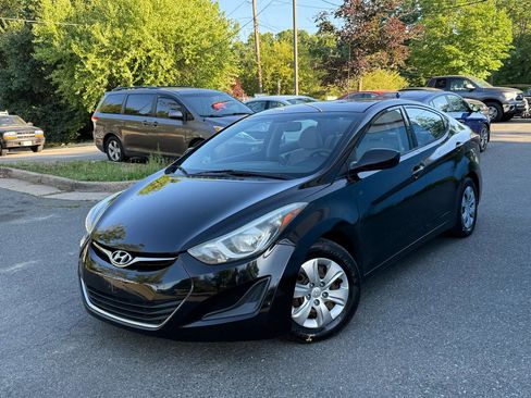 Used 2016 Hyundai Elantra SE FWD image 2