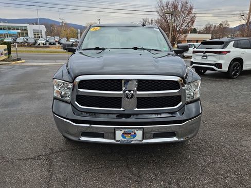 Used 2020 RAM 1500 Classic SLT w/ Luxury Group image 9