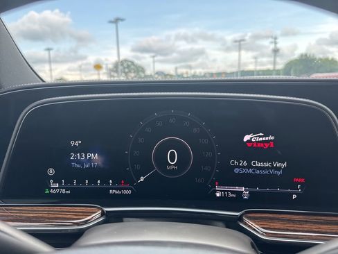 Used 2021 Cadillac Escalade Premium Luxury image 29