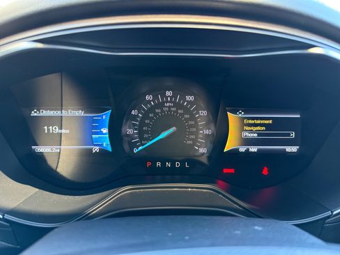 Used 2020 Ford Fusion SE FWD image 11