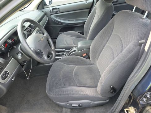 Used 2004 Chrysler Sebring LXi FWD image 3