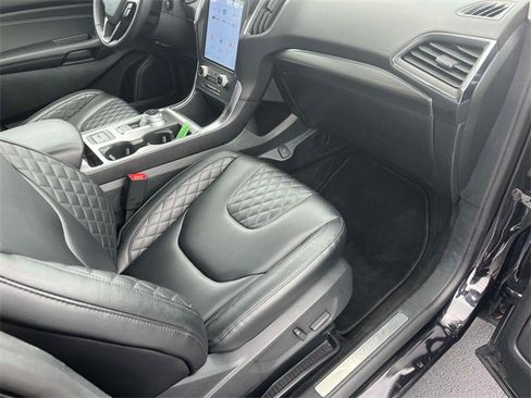 Used 2024 Ford Edge Titanium image 24