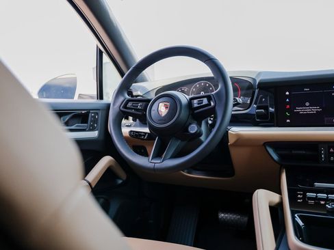 Certified 2026 Porsche Cayenne AWD/4WD image 25