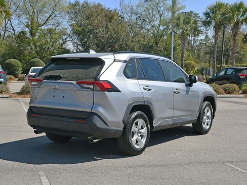 Used 2019 Toyota RAV4 XLE w/ Convenience Package image 3