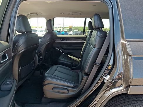 Used 2022 Jeep Grand Cherokee L Limited AWD/4WD image 13