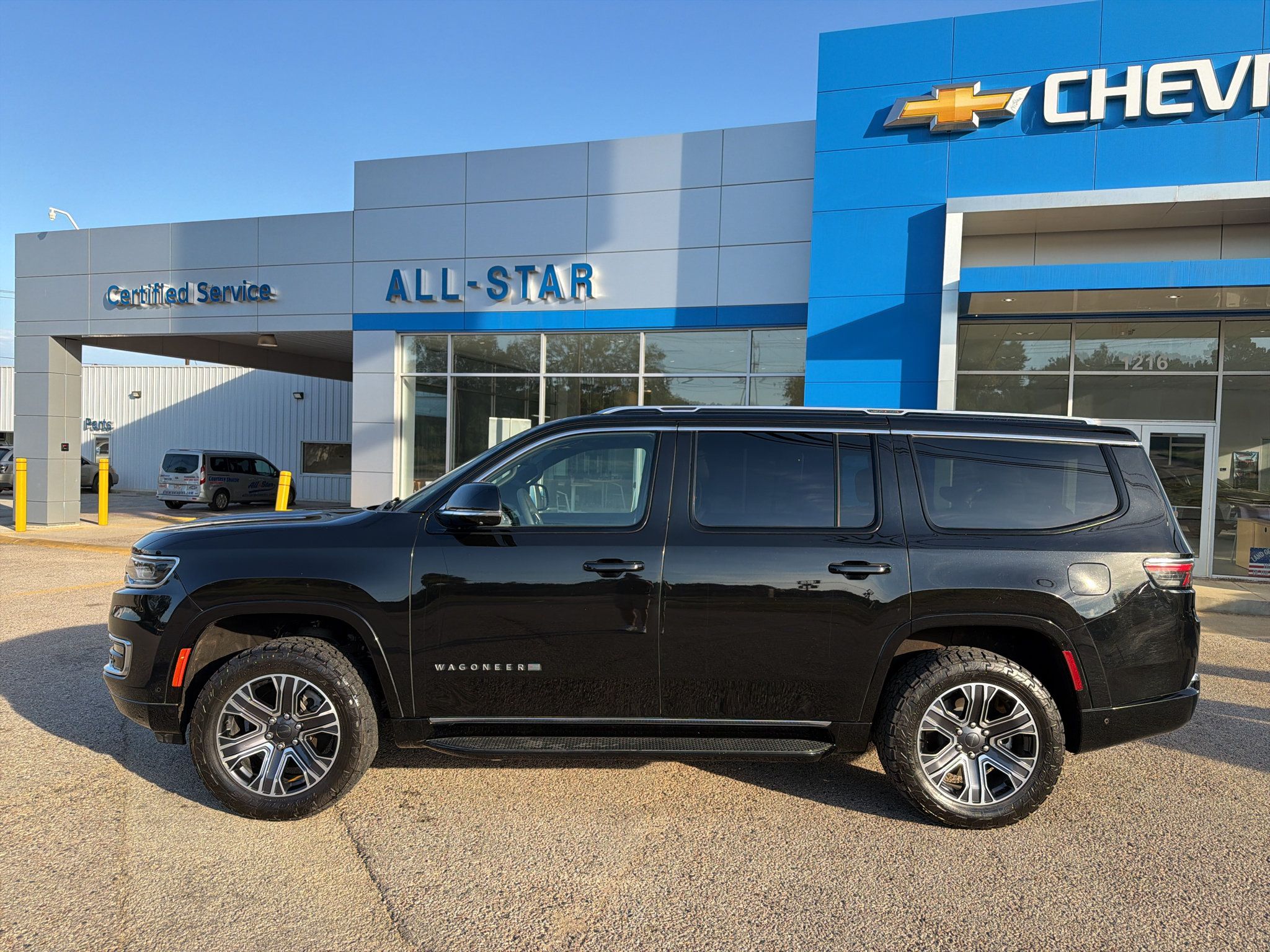 Used 2024 Jeep Wagoneer Series II w/ Convenience Group I AWD/4WD image 4