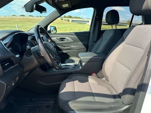 Used 2022 Chevrolet Traverse LT FWD image 10