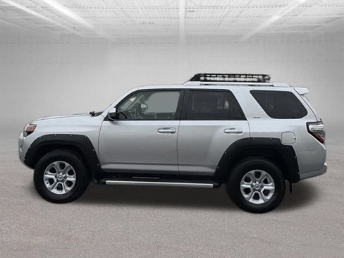 Used 2018 Toyota 4Runner SR5 AWD/4WD image 7