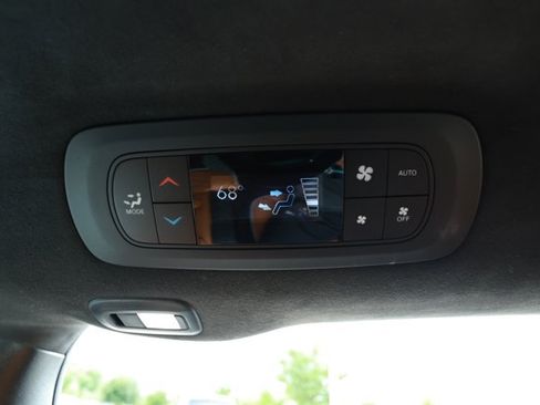 Used 2022 Chrysler Pacifica Pinnacle FWD image 32