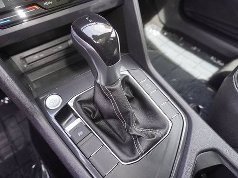 Used 2022 Volkswagen Tiguan SE FWD image 20