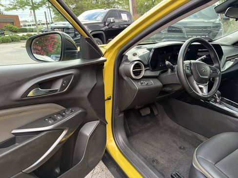 Used 2024 Chevrolet Trax ACTIV w/ Driver Confidence Package FWD image 10