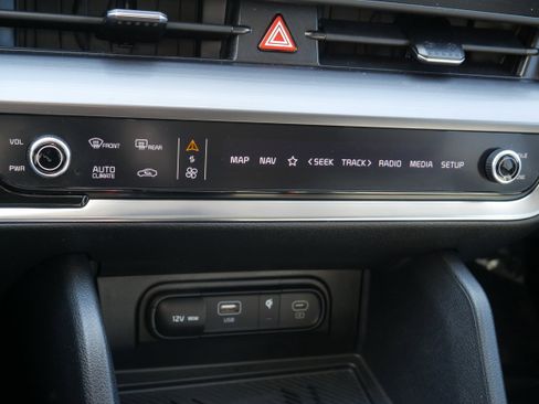 Used 2023 Kia Sportage EX image 19