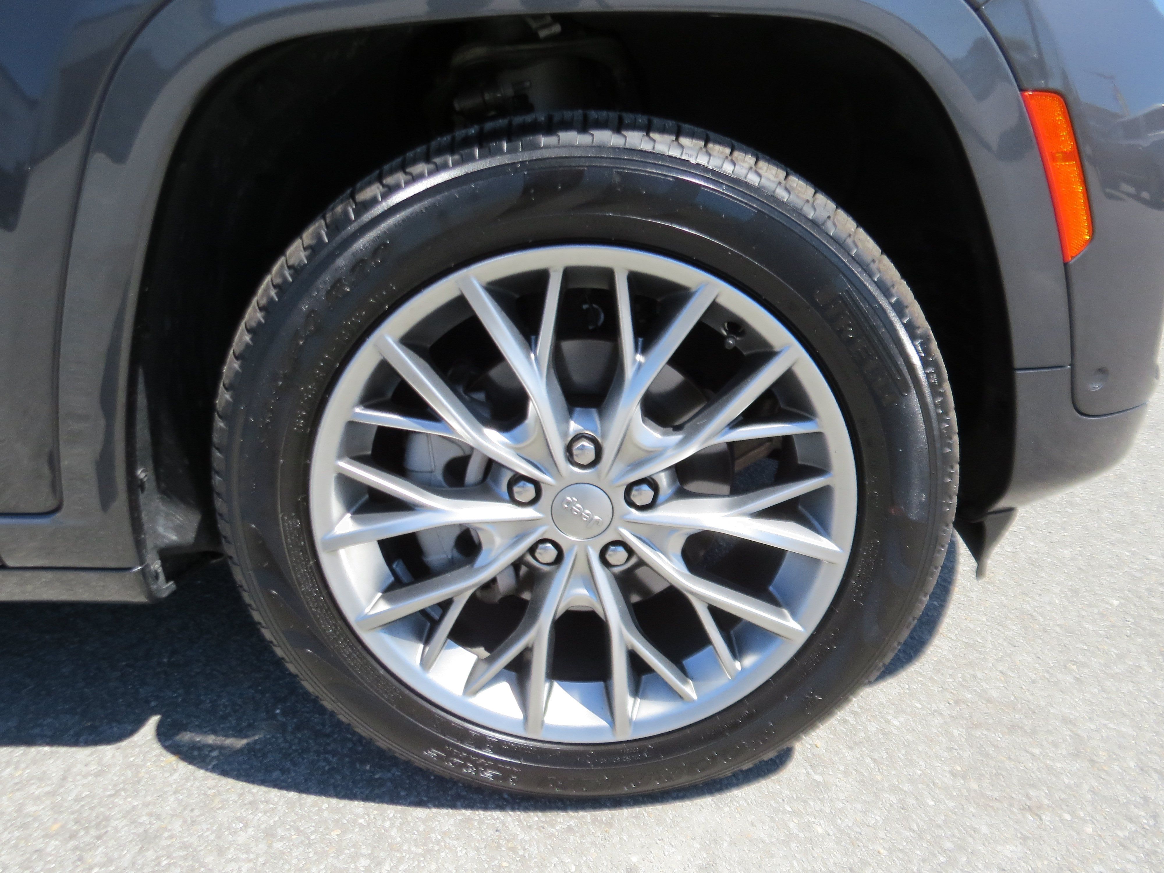 Used 2025 Jeep Grand Cherokee Summit AWD/4WD image 11