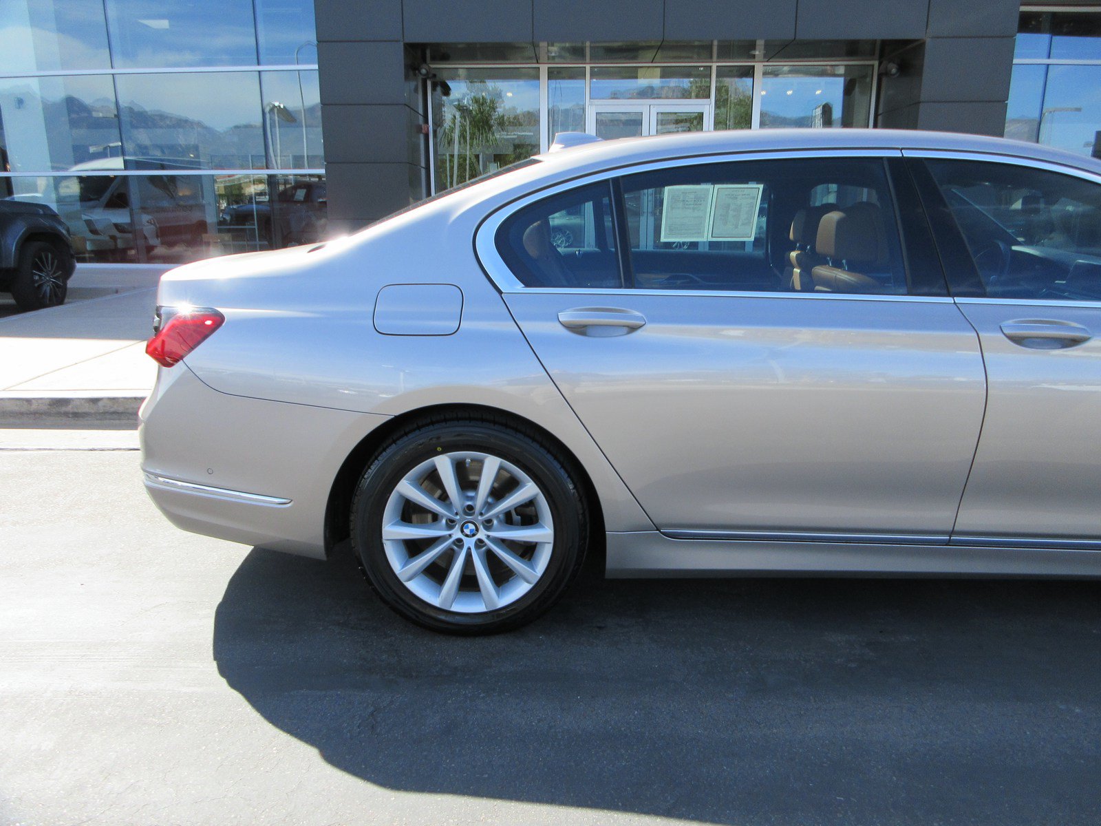 Used 2020 BMW 750i xDrive w/ Interior Design Package AWD/4WD image 11