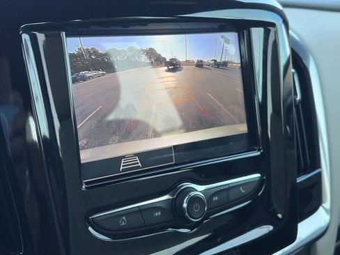 Used 2023 Chevrolet Traverse LS image 13