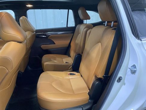 Used 2022 Toyota Highlander Platinum image 10