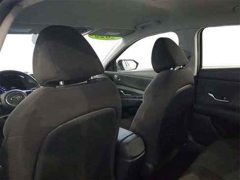 Used 2022 Hyundai Elantra SE image 12