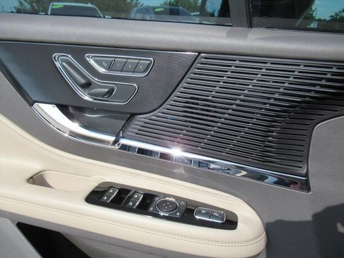 Used 2022 Lincoln Corsair FWD w/ Premium Package image 20