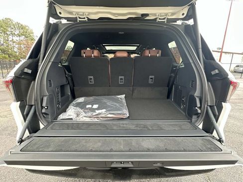 New 2026 Lincoln Navigator Reserve image 21