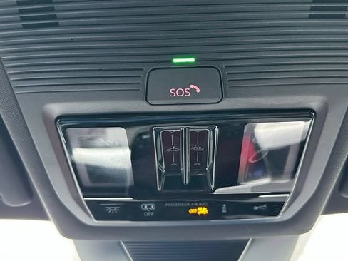Certified 2025 Volkswagen Tiguan SE R-Line AWD/4WD image 39