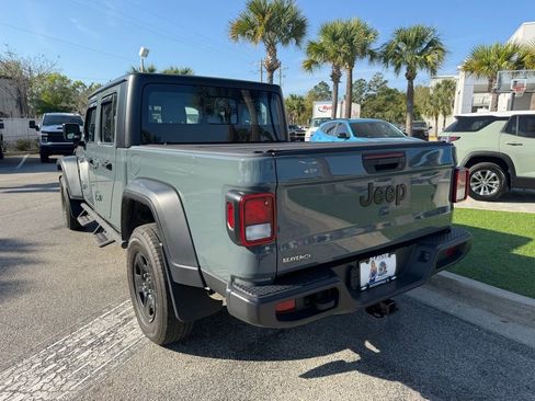 Used 2024 Jeep Gladiator Sport image 7