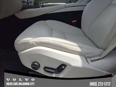 Certified 2024 Volvo XC90 B6 Plus w/ Protection Package Premier AWD/4WD image 18