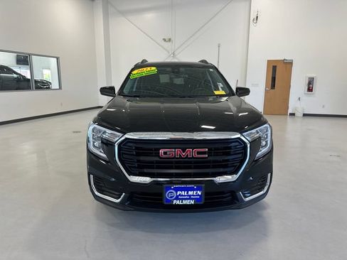 Used 2023 GMC Terrain SLE w/ Driver Convenience Package AWD/4WD image 3