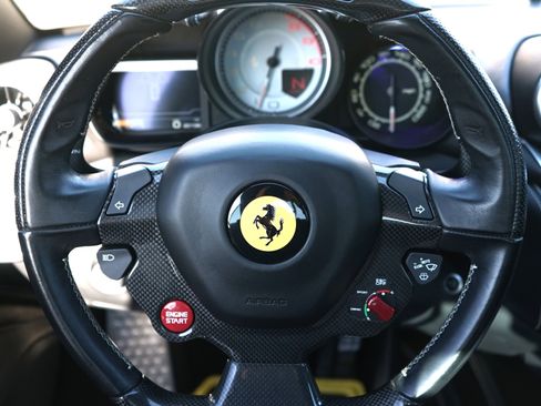 Used 2017 Ferrari California T RWD image 21