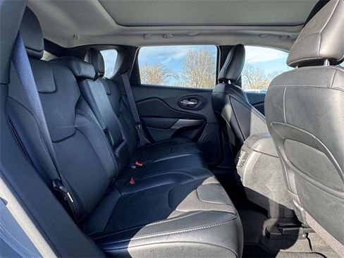 Used 2022 Jeep Cherokee Latitude Lux w/ Sun & Sound Group image 18