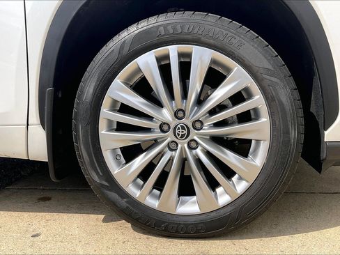 Used 2022 Toyota Highlander Platinum AWD/4WD image 11