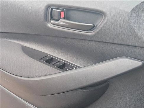 Used 2025 Toyota Corolla LE FWD image 6