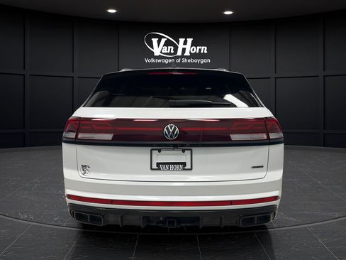Used 2025 Volkswagen Atlas Cross Sport SEL R-Line AWD/4WD image 6
