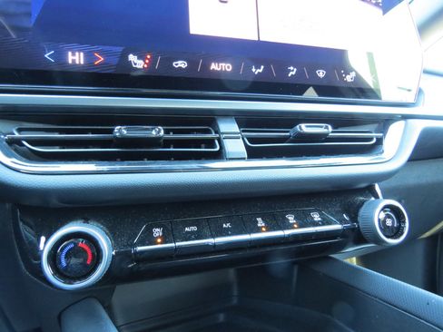 Used 2024 Chevrolet Equinox EV RS image 22