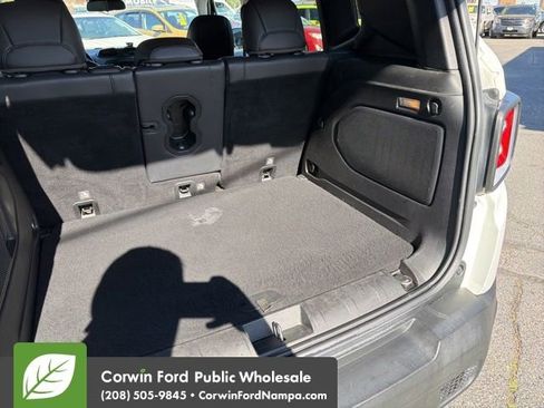 Used 2015 Jeep Renegade Trailhawk w/ Premium Leather Group AWD/4WD image 32