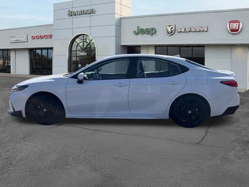 Used 2025 Toyota Camry SE FWD image 4