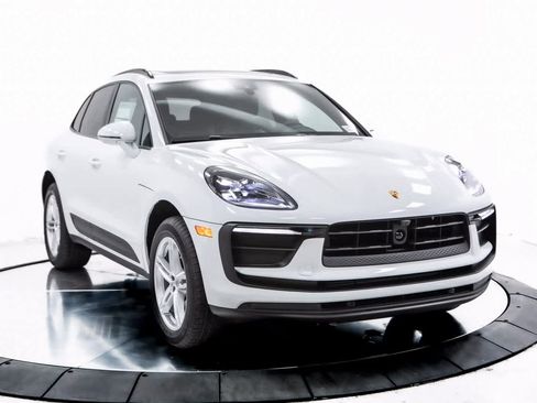 Certified 2025 Porsche Macan image 9