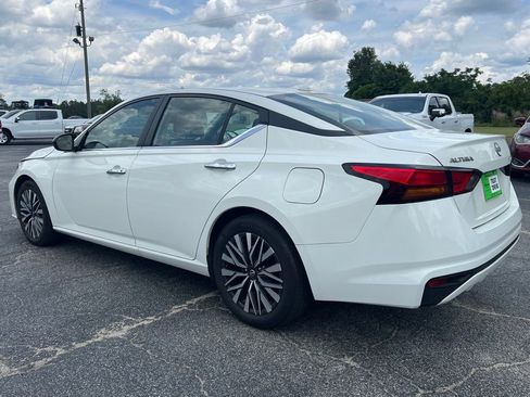 Used 2025 Nissan Altima 2.5 SV FWD image 8