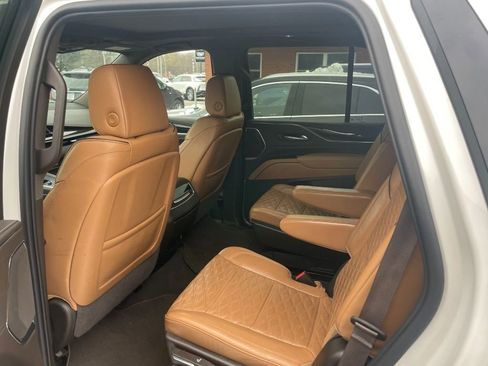 Used 2023 Cadillac Escalade Premium Luxury image 14