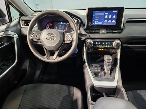 Used 2025 Toyota RAV4 LE AWD/4WD image 9