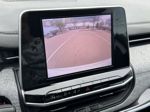 Used 2025 Jeep Compass Sport image 18