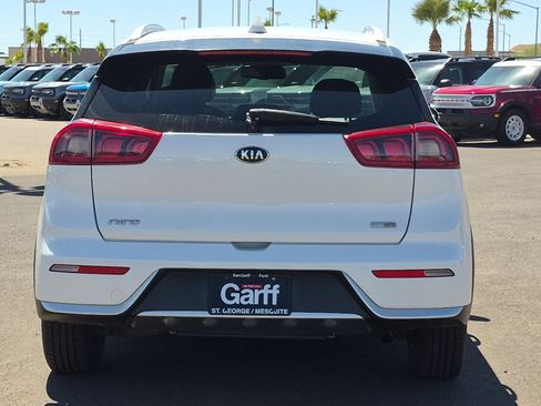 Used 2019 Kia Niro EX FWD image 4