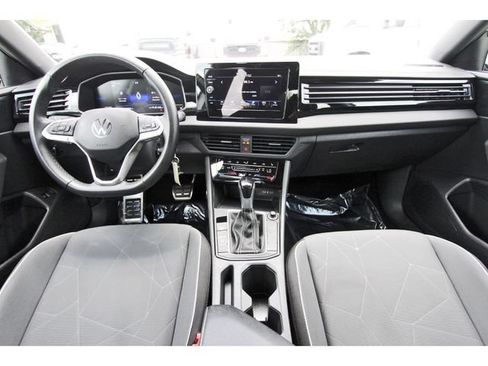 Used 2025 Volkswagen Jetta Sport FWD image 8