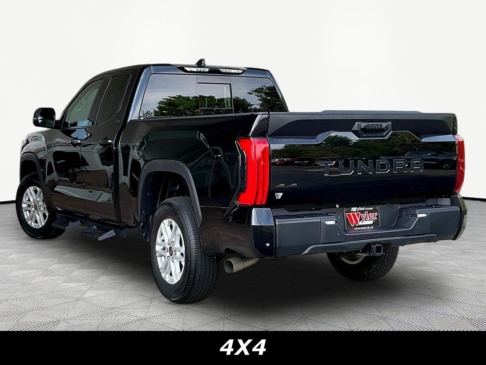 Used 2024 Toyota Tundra SR5 w/ SR5 Premium Package AWD/4WD image 4