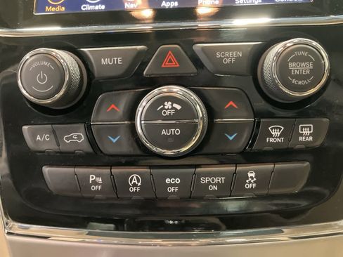 Used 2020 Jeep Grand Cherokee Limited w/ Luxury Group II image 22