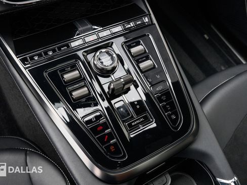 Used 2025 Aston Martin DBX 707 image 27