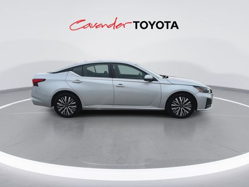 Used 2023 Nissan Altima 2.5 SV image 9